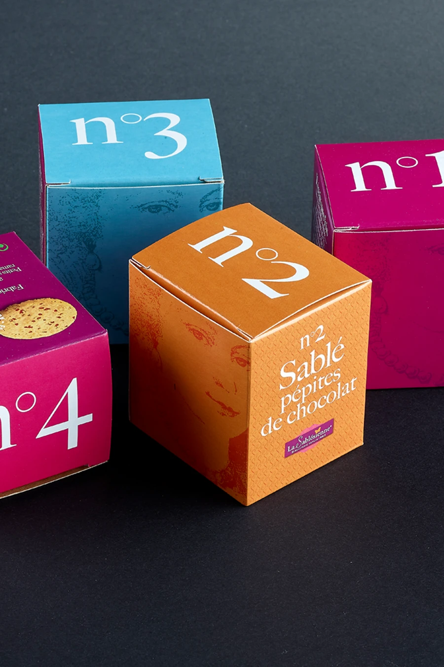 Packaging biscuit