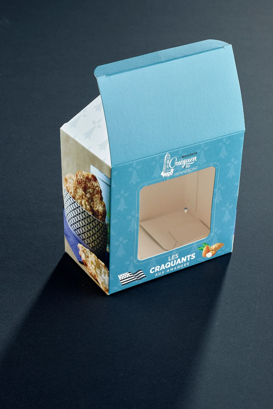 Packaging biscuits